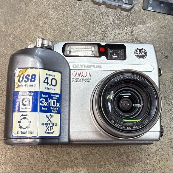 Olympus C-4000 Zoom 4.0MP Digital Camera Bundle w/ Accessories - Picture 3 of 11